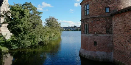 Frederiksborg Slot i Hillerød set fra slotssøen
